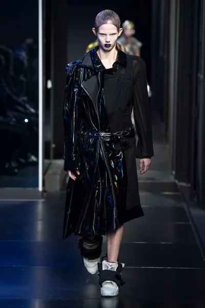 Look 18